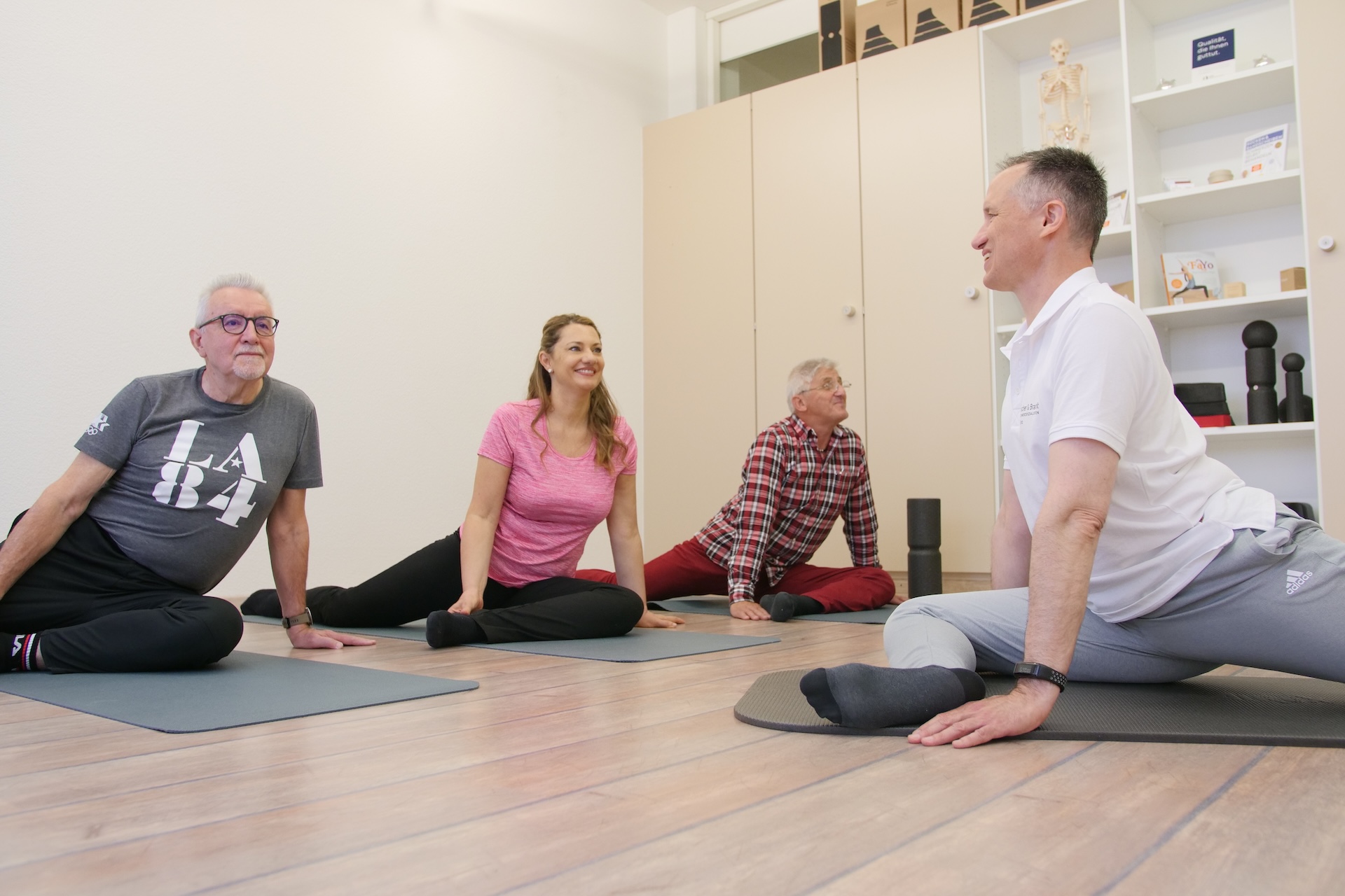 Liebscher-Bracht-Zug | Reflextorium in Cham/Zug | Kari Kunz | Schmerztherapie | Engpassdehnungsgruppe Faszienmove 04